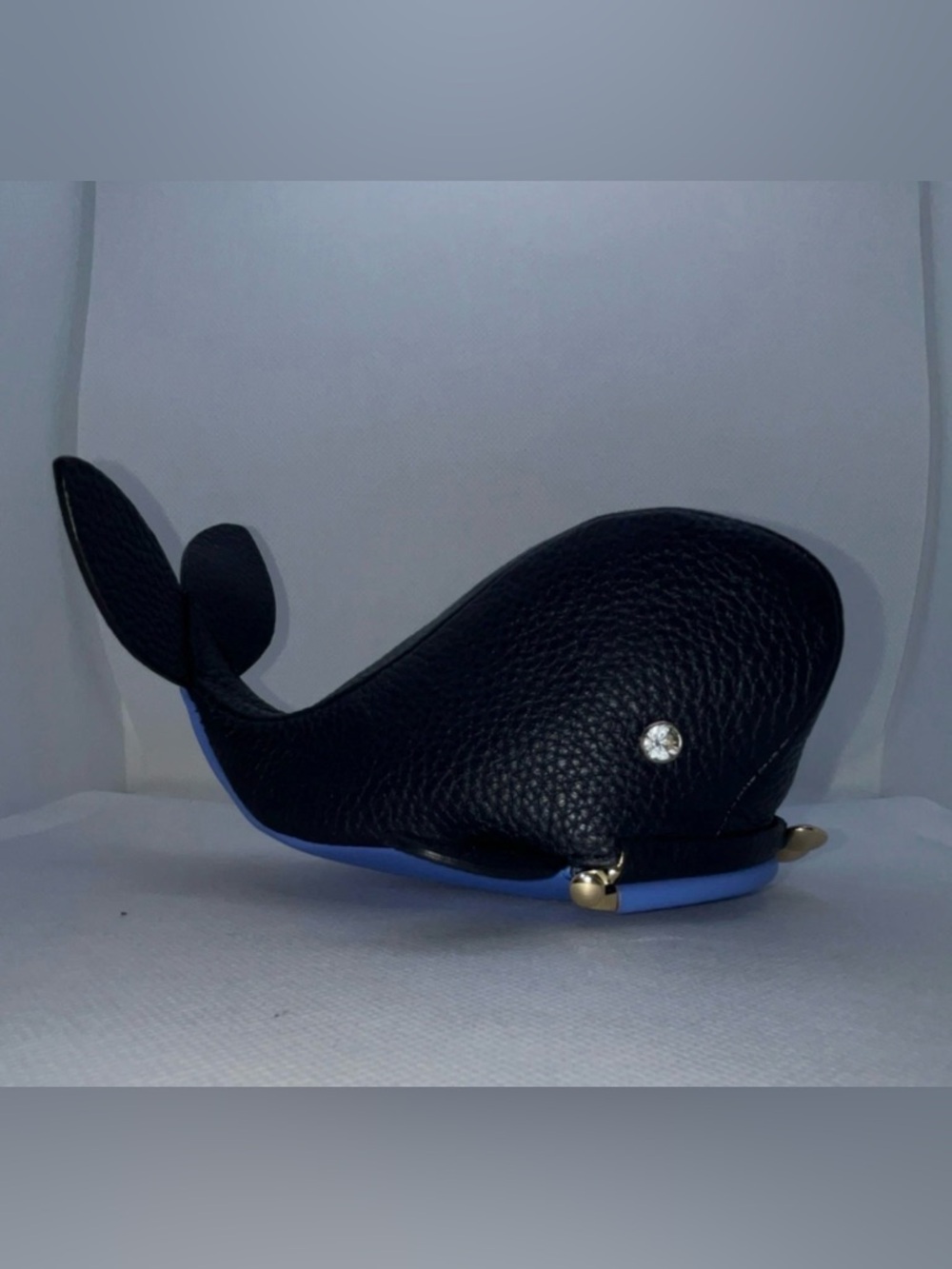 Kate Spade New York "Off we Go" Whale Coin Wallet Folding Logo
Clasp